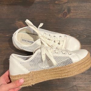 Steve Madden espadrilles sneakers with White mesh
Size 8